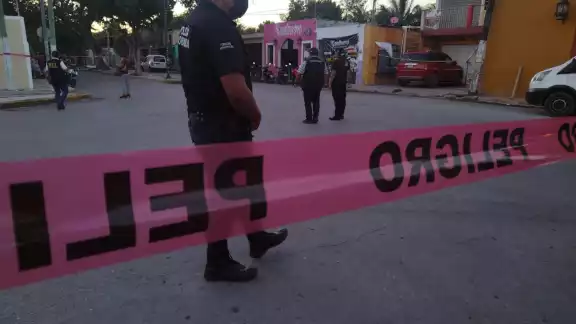 La policía llegó para acordonar el lugar La policía llegó para acordonar el lugar