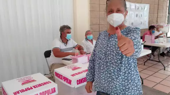 Algunos quintanarroenses desconocían la fecha o dónde estaría su casilla, mientras otros acudieron a emitir su opinión Algunos quintanarroenses desconocían la fecha o dónde estaría su casilla, mientras otros acudieron a emitir su opinión