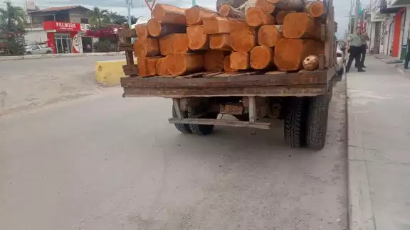 La FGR tiene en custodia la unidad con el cargamento y a las tres personas que la transportaban La FGR tiene en custodia la unidad con el cargamento y a las tres personas que la transportaban