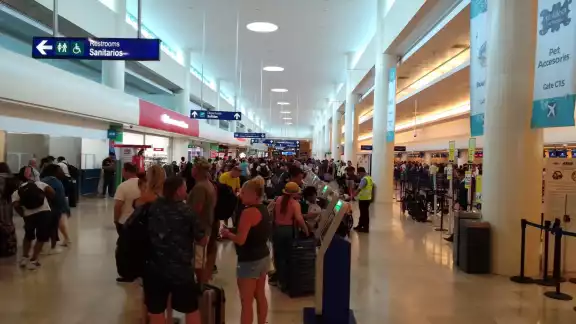 El aeropuerto de Cancún registra gran movilidad de pasajeros El aeropuerto de Cancún registra gran movilidad de pasajeros