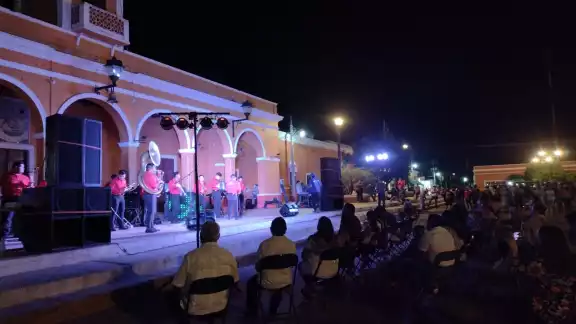 El evento se hizo a las afueras del palacio Municipal El evento se hizo a las afueras del palacio Municipal