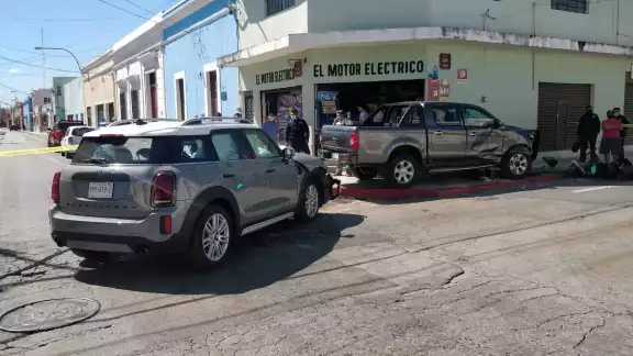Ambos conductores fueron valorados por los paramédicos de la Policia Municipal de Mérida, los agentes de dicha corporación se encargaron del cierre de calles y de la vialidad.