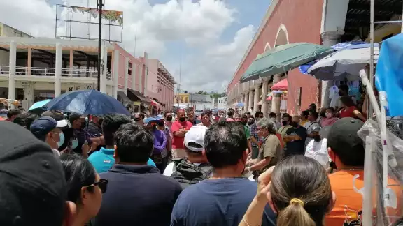 Los ambulantes se concentraron cerca del mercado Lucas de Gálvez Los ambulantes se concentraron cerca del mercado Lucas de Gálvez