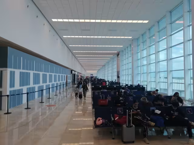 Los pasajeros del vuelo VB1101 de VivaAerobús esperaron las tres horas para poder abordar su vuelo de regreso a la CDMX