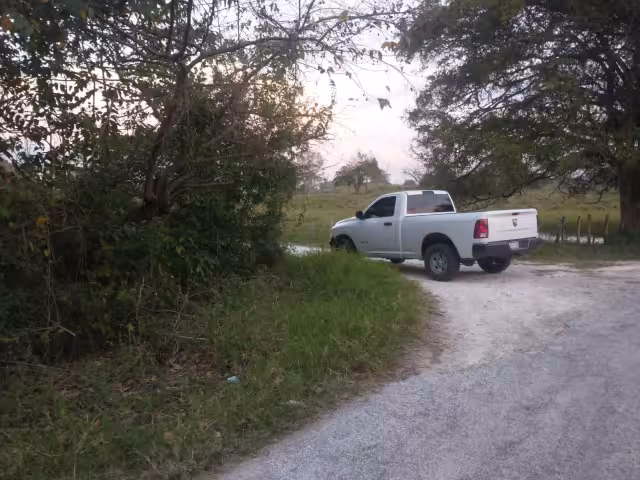 Se dio parte a las autoridades ejidales, estos a su vez a los ministeriales, que llegaron al lugar de los hechos acompañados del personal del Semefo