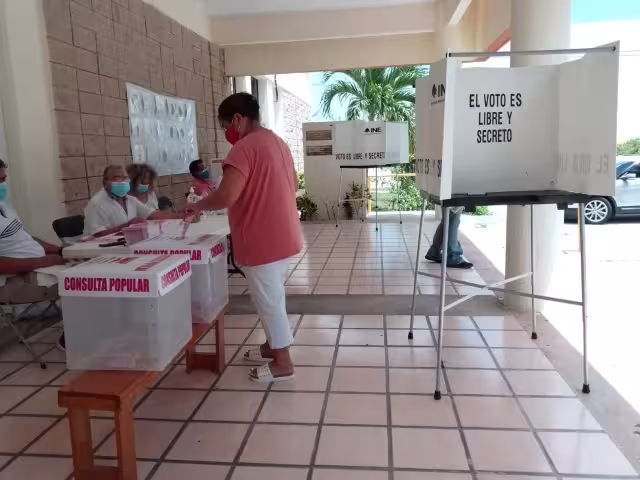 La poca afluencia de ciudadanos se observó en las distintas mesas receptoras de la consulta popular en Cancún
