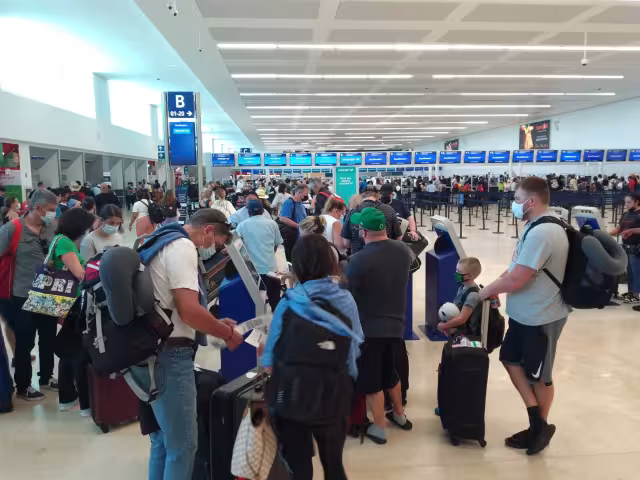 Vuelos a Dallas y Chicago fueron algunos de las salidas suspendidas en el Aeropuerto Internacional de Cancún