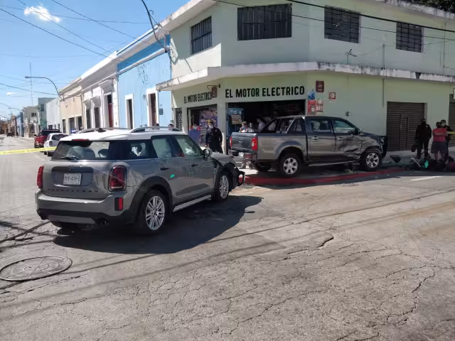 Ambos conductores fueron valorados por los paramédicos de la Policia Municipal de Mérida, los agentes de dicha corporación se encargaron del cierre de calles y de la vialidad.