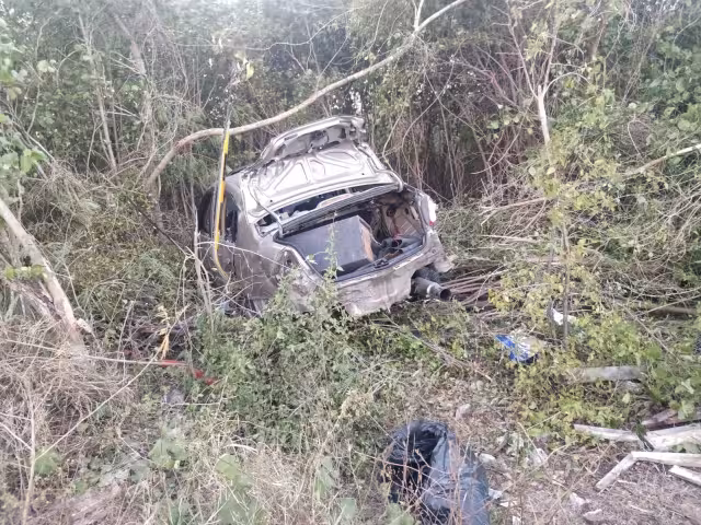 El coonductor perdió el control del auto