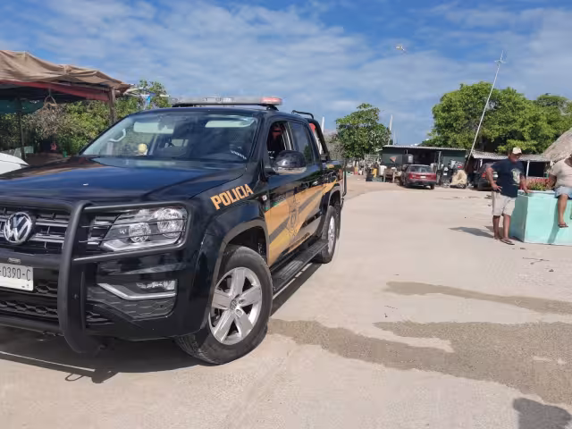 Los piratas modernos iban encapuchados portando armas de fuego y machetes