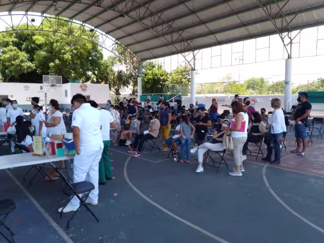 La vacunación de menores de entre 12 y 14 años dio inicio este 16 de mayo, según lo anunciado por la SESA