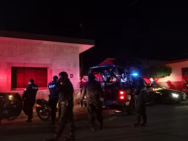 Con la llegada de los padres de uno de los jóvenes que reclamaron la moto que terminó siendo confiscada