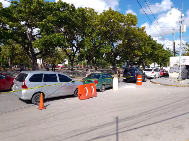 Sin contratiempos por corte a la circulación en la esquina de las avenidas Tulum y José García de la Torre