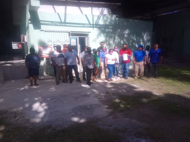 Los trabajadores del Ayuntamiento de Escárcega acudieron al Sindicato de los Tres Poderes para entregar su solicitud de asamblea extraordinaria