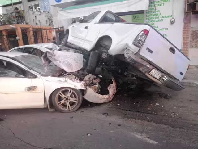 En el sitio no se registraron personas lesionadas pero al lugar acudieron elementos para rescatar a los conductores
