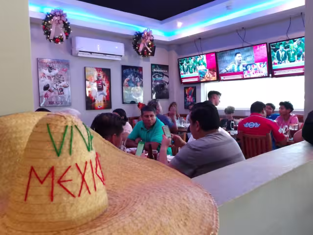 El domo de la región 237 donde se instaló una pantalla gigante para presenciar el encuentro registró baja afluencia