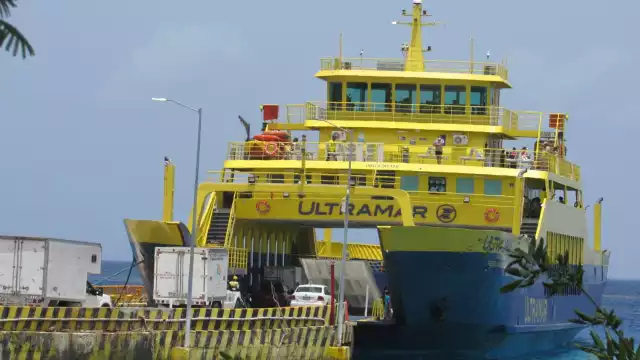 Condicionan cruce en ferry de carga en Cozumel