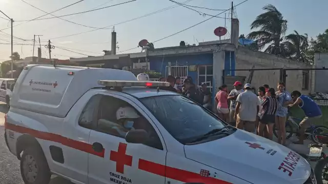Los motociclistas responsables intentaron entrar a una casa cuando frenaron de repente