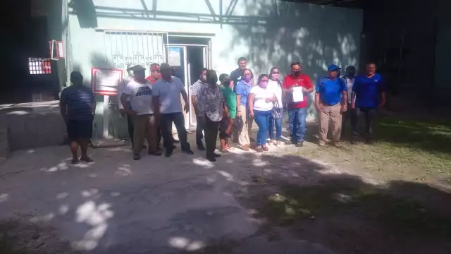 Los trabajadores del Ayuntamiento de Escárcega acudieron al Sindicato de los Tres Poderes para entregar su solicitud de asamblea extraordinaria