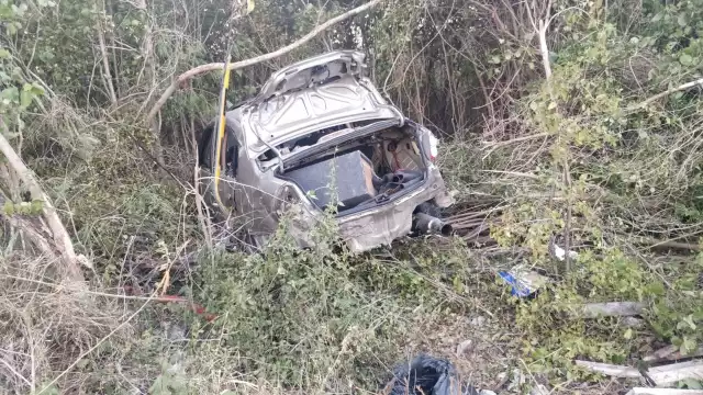 El coonductor perdió el control del auto