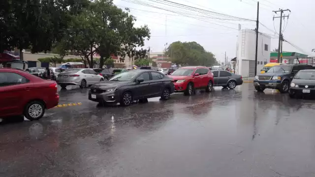 Se exhorta a conductores y peatones tener precaución ante la lluvia y las malas condiciones climáticas