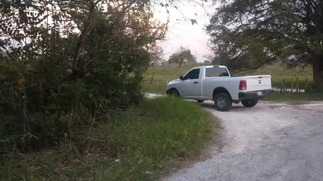 Se dio parte a las autoridades ejidales, estos a su vez a los ministeriales, que llegaron al lugar de los hechos acompañados del personal del Semefo