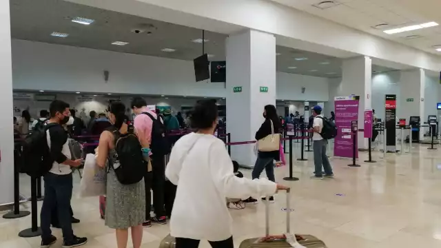 Los primeros vuelos en despegar fueron 823 de Aeroméxico rumbo hacia la Ciudad de México