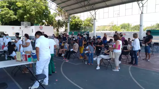 La vacunación de menores de entre 12 y 14 años dio inicio este 16 de mayo, según lo anunciado por la SESA