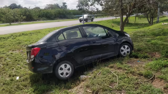 La conductora salió ilesa en el periférico de Mérida