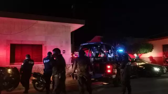 Con la llegada de los padres de uno de los jóvenes que reclamaron la moto que terminó siendo confiscada