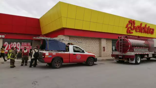 Alertan por fuga de gas en plaza de Cancún, Quintana Roo