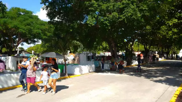 Familias aprovecharon el domingo para visitar a sus fieles difuntos como cada año