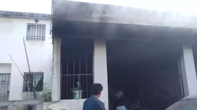 Un hombre y un perro quedaron atrapados durante un incendio en la Región 105 de Cancún
