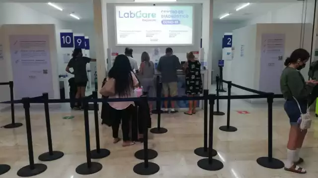 Los turistas contagiados permanecen en aislamiento en cubículos