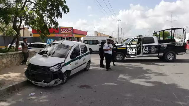 Taxista atropella a policía en la ciudad de Cancún