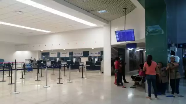 El vuelo 823 de Aeroméxico rumbo hacia la capital del país fue el primero en despegar este domingo