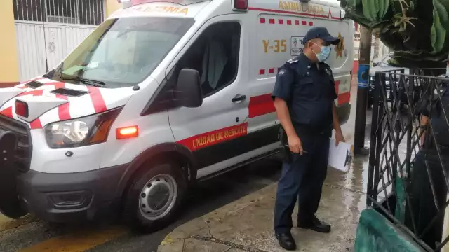 A las puertas del predio se encontraban las patrullas 205 de la Policía Municipal de Mérida