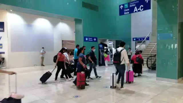 El primer vuelo en aterrizar al aeropuerto de Mérida  fue el 4572 de Volaris de CDMX