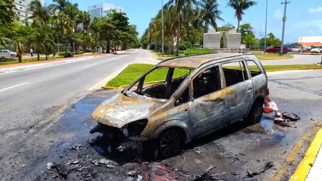 Al lugar llegaron elementos del H. Cuerpo de Bomberos de Cancún para sofocar el fuego