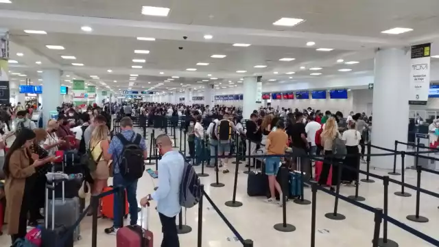 Los pasajeros de los cinco vuelos cancelados en el aeropuerto de Cancún deberán preguntar a sus aerolíneas cuándo será su salida del Caribe Mexicano