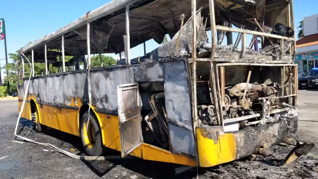 El chofer relata que por salvar a los pasajeros perdió todas sus pertenencias
