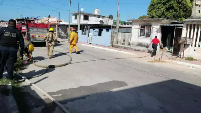 La dueña de la casa fue estabilizada por los paramédicos y quedó bajo vigilancia de sus familiares que arribaron al sitio