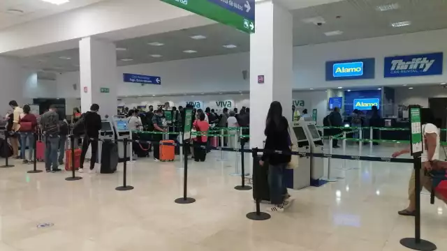 Las principales conexión son la Ciudad de México, Monterrey y Guadalajara desde el aeropuerto de Mérida