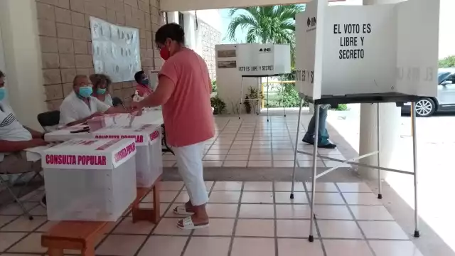 La poca afluencia de ciudadanos se observó en las distintas mesas receptoras de la consulta popular en Cancún