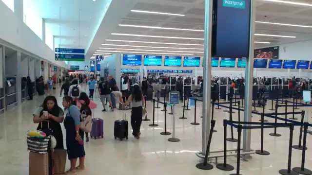 Muchos pasajeros regresaron a sus lugares de origen luego de un fin de semana en el Caribe Mexicano