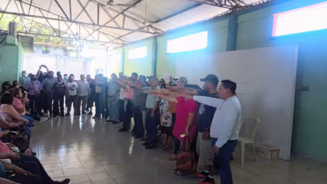 La elección estuvo cerrada, ya que el segundo lugar tuvo 60 votos y el tercero 57