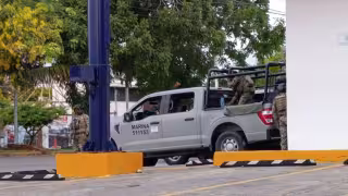 Aseguran dos camionetas blindadas por supuesto cargamento de armas y drogas en Bacalar