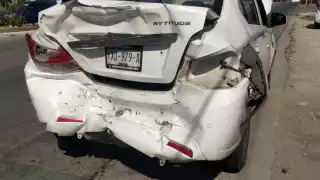 De los tres automóviles el más dañado fue el Attitude, por lo que tuvieron que llegar a un acuerdo entre aseguradoras