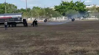 Bomberos se encuentra mojando el área para la llegada del helicóptero de la SSP