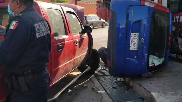 Al lugar arribaron elementos de la Secretaría de Seguridad Pública para ayudar a los accidentes